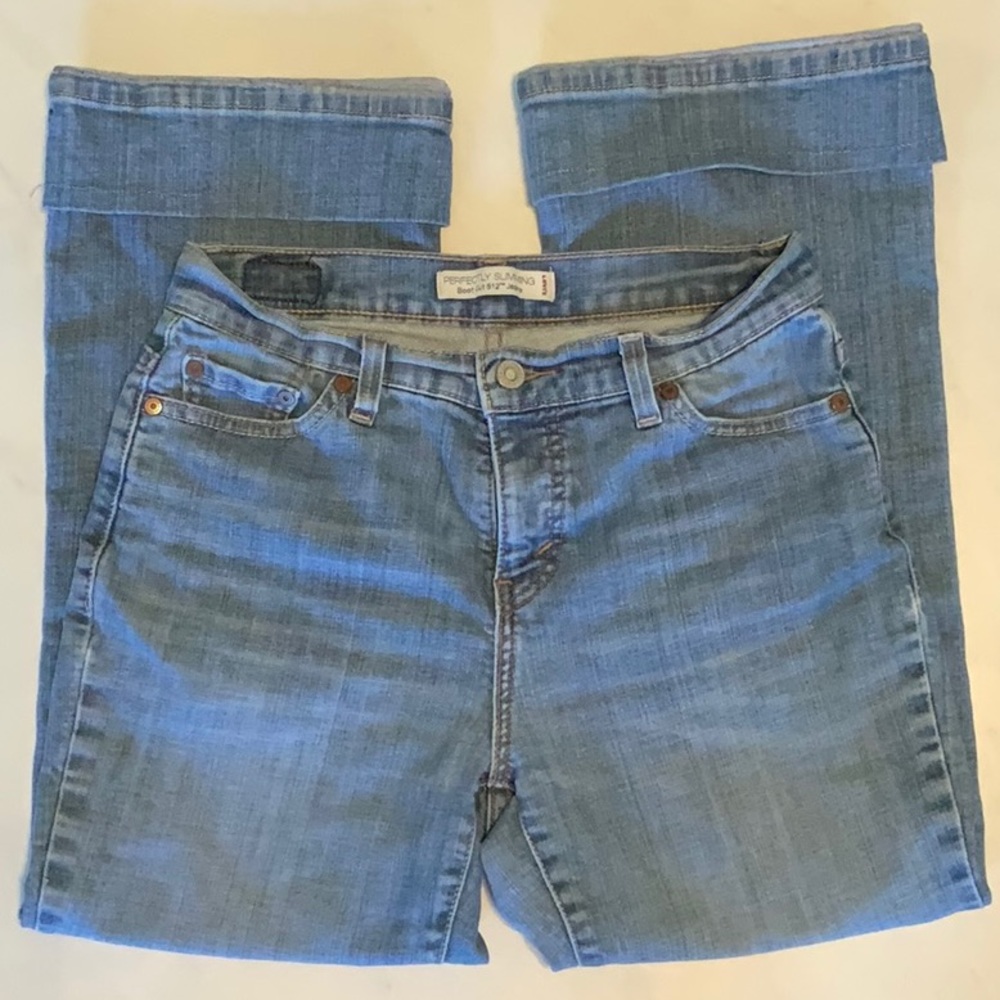Levi’s perfectly slimming boot cut jeans SIZE 4